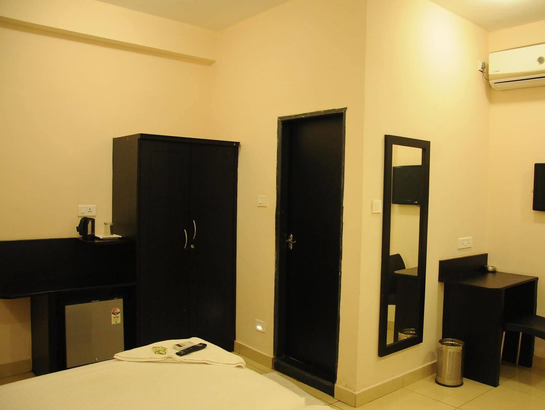 Hotel Sri Krishna Residency Udupi Esterno foto